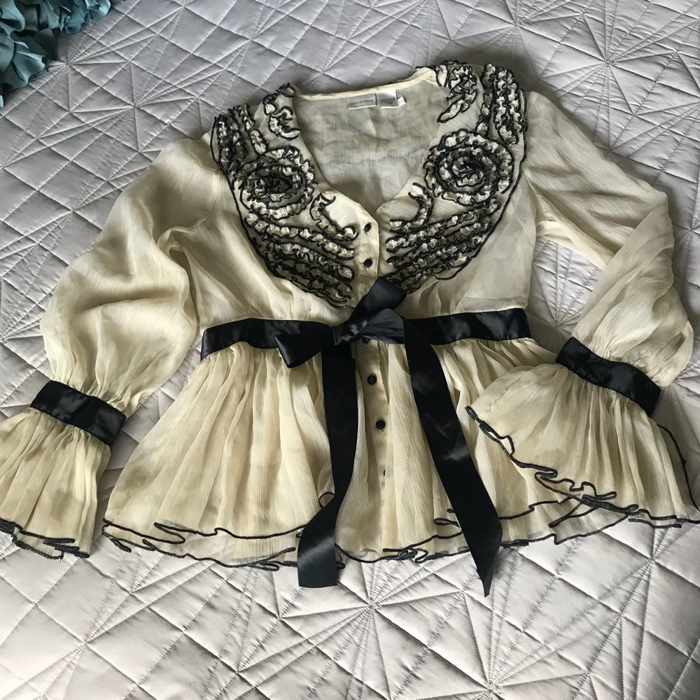 Sz 10: SHOWSTOPPER Ivory/Black Top!